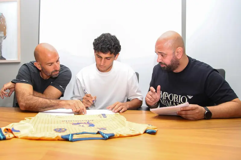 نادي راسينج سانتاندير يتعاقد مع محمد هيثم قائد منتخب مصر للشباب (صور)